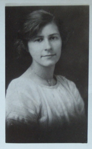Geneva Louise Bouton Pawling
wife of Kenneth A Pawling
1898-1996