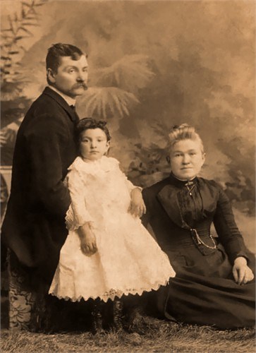 Aaron Lewis Lancaster 1854-1941
wife Zorinda Rolinda Castle & child