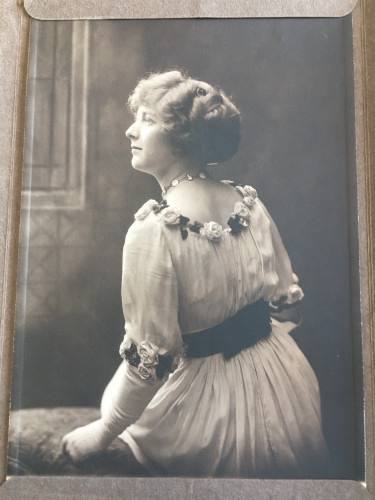 Amy Clay 1890-1953
wife of Frank Oscar Creasey