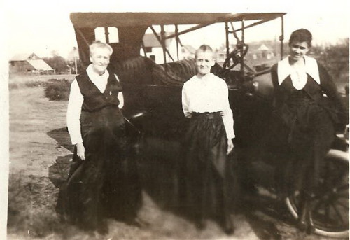 Rosa Mae Doyle Bloomfield
and her children