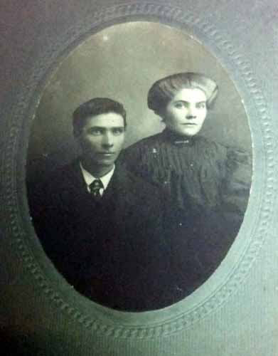 Minnie Eleanora Hendrick Neiman
wife of John A Neiman
with brother Earl Owen Hendrick Sr