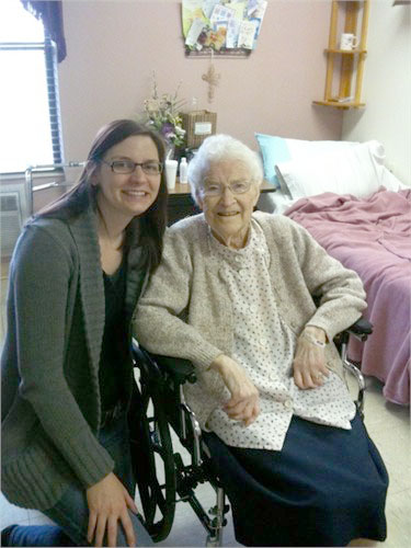 Ruth Esther Hendrick Fikbeiner
with g dau Sharon--1916-2011
wife of Walter T Finkbeiner