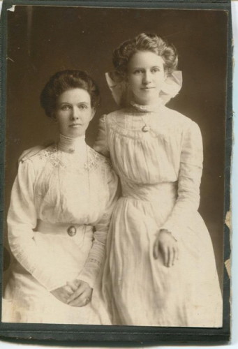Della Hill Edwards 1872-1964
wife of William Roberts Edwards