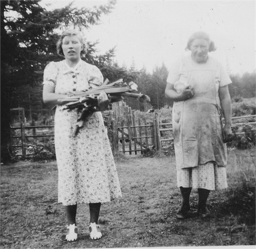 Jessie Hotchkin with mother
Delia M Smith