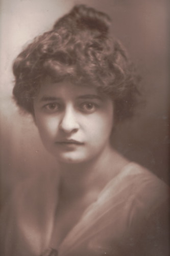 Marie Gertrude Vincent 1892-1936
wife of William Shaw Bestar