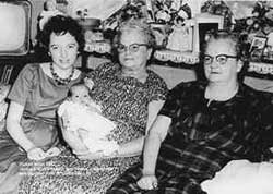 Janice Eileen Lee Robart with baby daughter Pennie Sue, grandmother Lelia and mother Ruth Wythe Lee